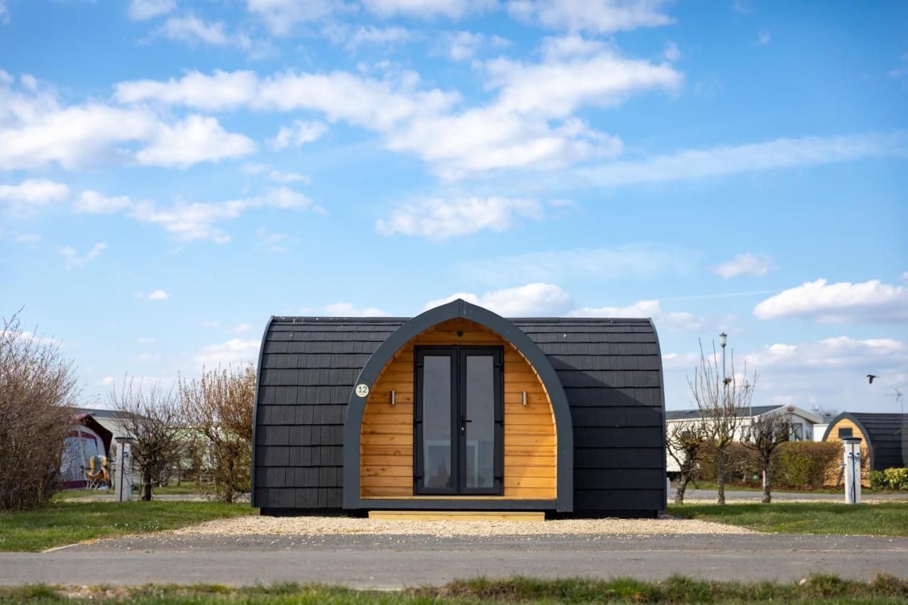 Camping Pods, Dovercourt Holiday Park 호텔 하위치 외부 사진