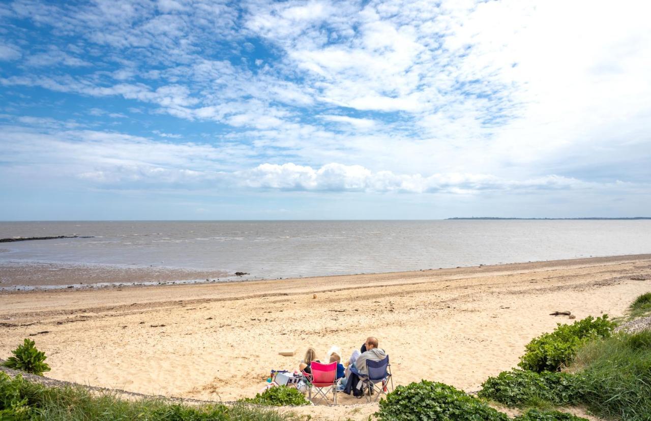 Camping Pods, Dovercourt Holiday Park 호텔 하위치 외부 사진